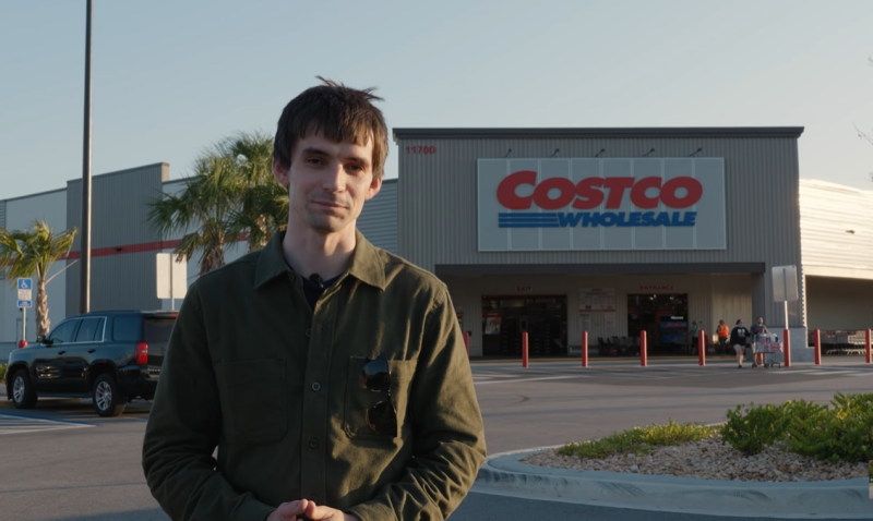 Блогер Коля Ефимов в супермаркете Costco