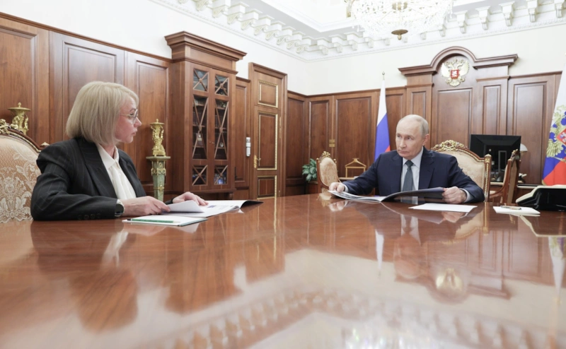 Губернатор Ненецкого автономного округа Ирина Гехт и президент РФ Владимир Путин
