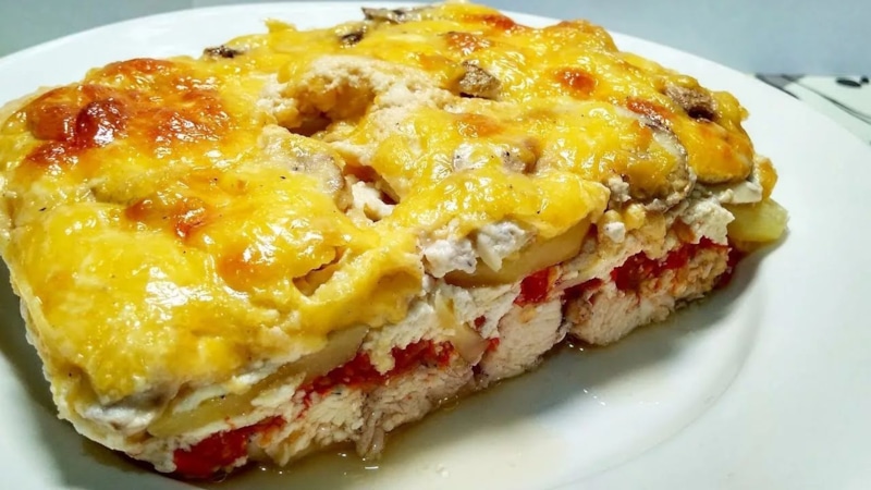 Куриную запеканку готовят с морковью, яйцами, сливками и сыром