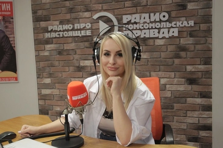 Анетта Бриль на радио «Комсомольская правда» Анетта Бриль на радио «Комсомольская правда»
