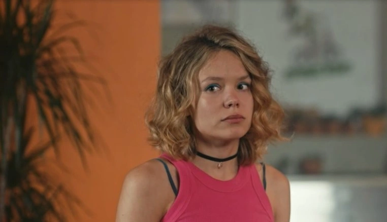 Юлия Бурова в сериале «Овчарка»