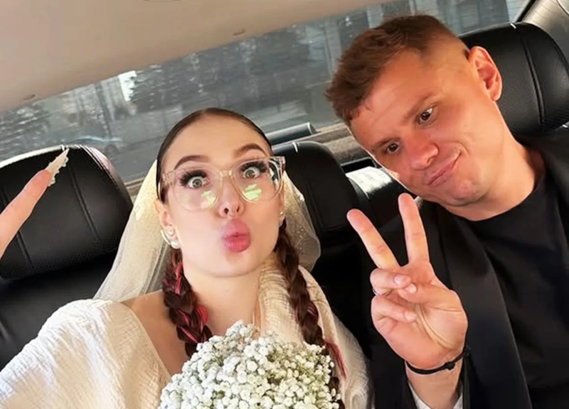 Мятная Лилу вышла замуж беременной в 23 года