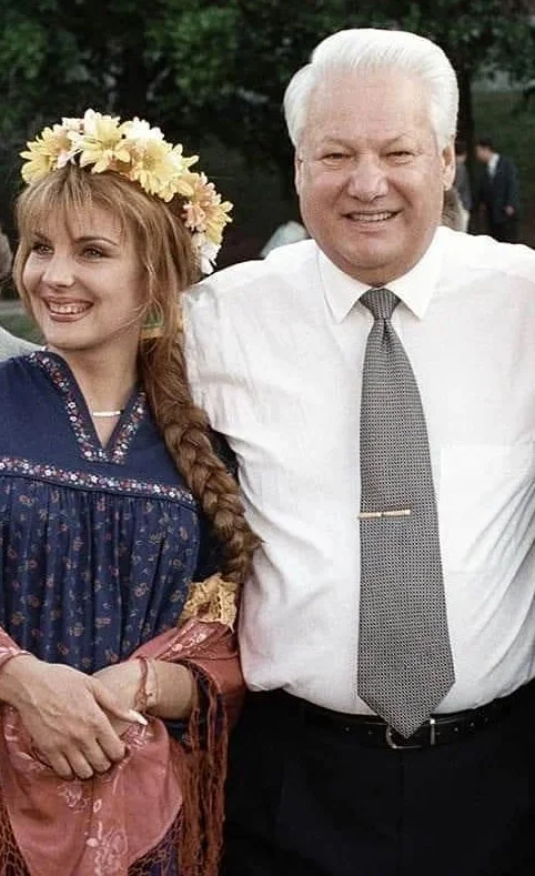 Алена Иванцова в молодости с Борисом Ельциным