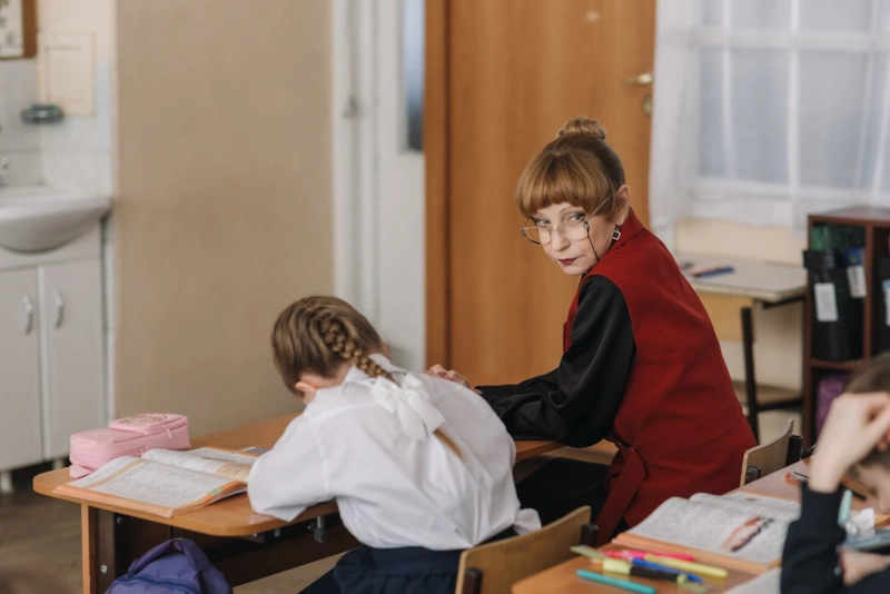 Кадр из сериала «Цветок на ветру» 