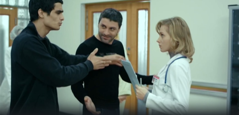 Виктор Степанян и Кристина Асмус в сериале «Интерны» Виктор Степанян и Кристина Асмус в сериале «Интерны»