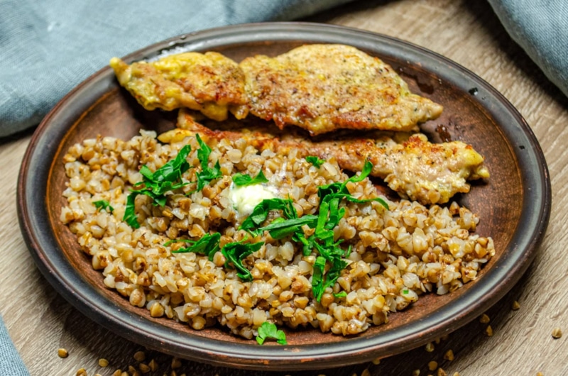 Обжаренная зира усиливает ореховый вкус гречки и делает кашу ароматнее Обжаренная зира усиливает ореховый вкус гречки и делает кашу ароматнее