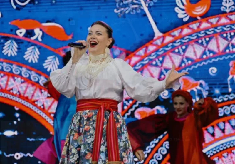 Наталья Волгина — солистка ансамбля и хормейстер театра «Русская песня»