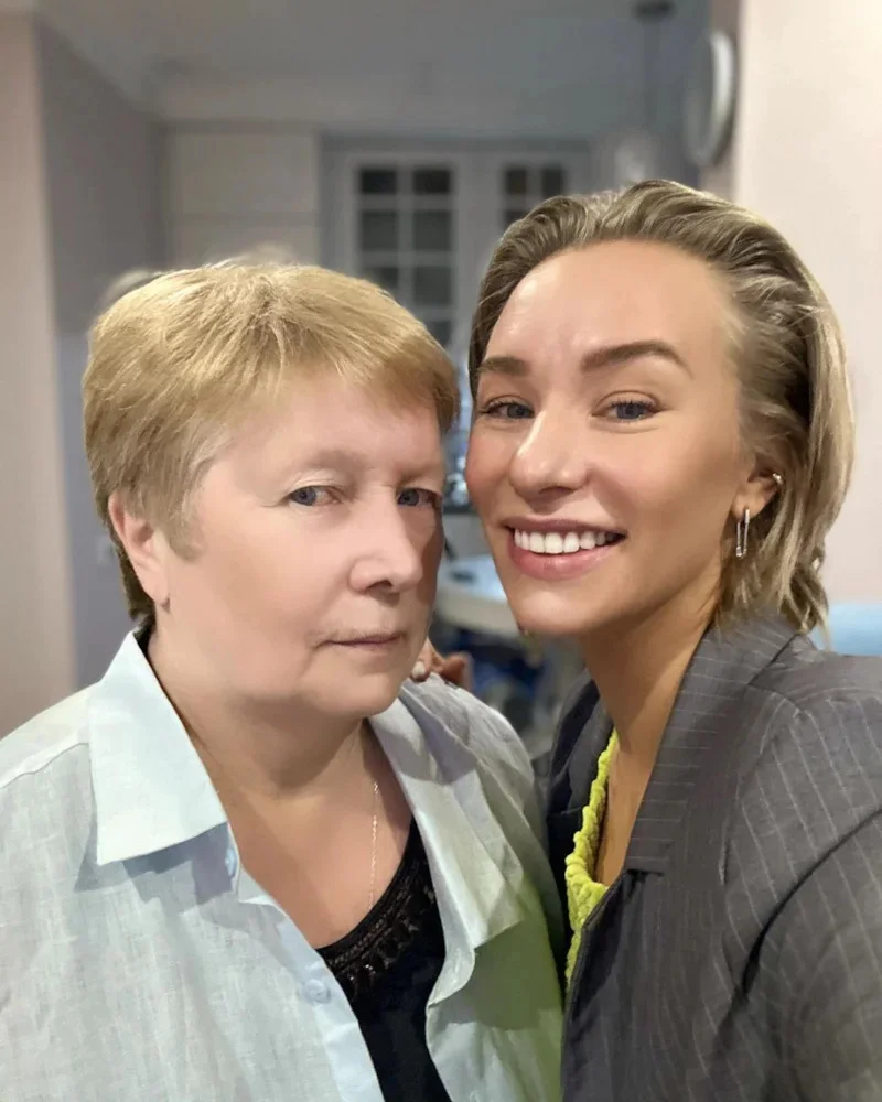 Женя Искандарова с мамой Женя Искандарова с мамой