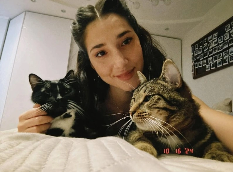 Найка Казиева с котами
