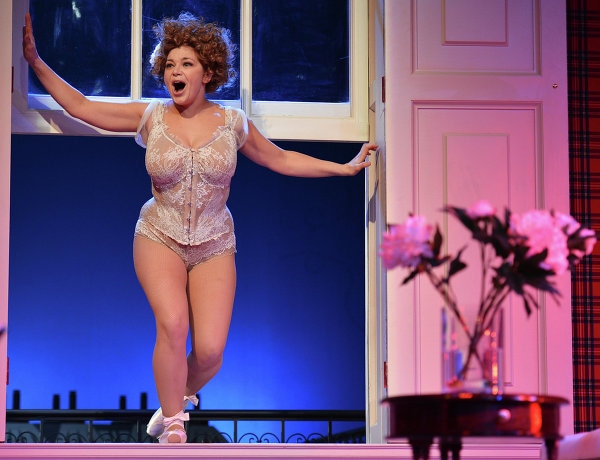 irina-pegova-sisi-obaldennie-dami-za