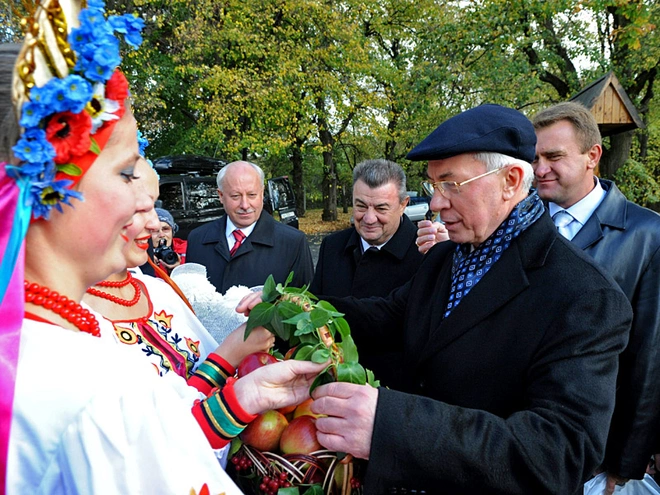 Николай Азаров