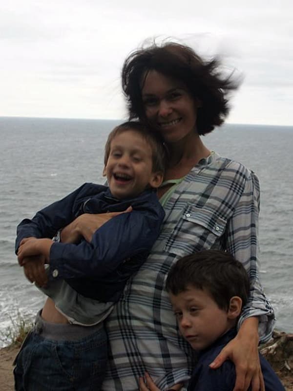 Елена Александрова с детьми