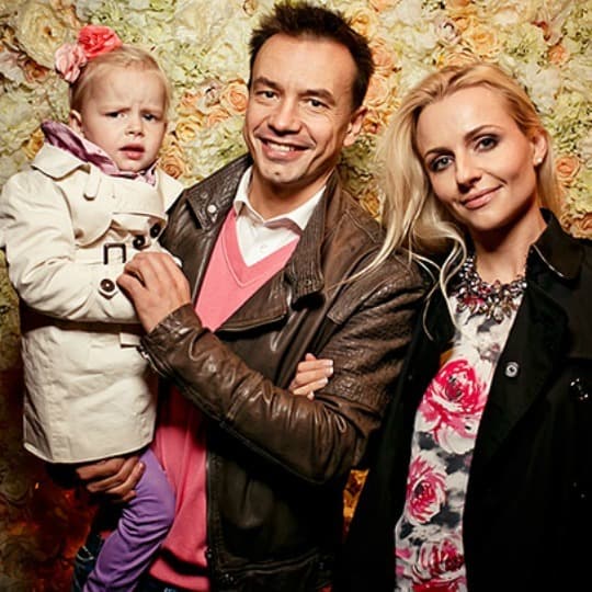 Алексей Серов с женой и дочерью