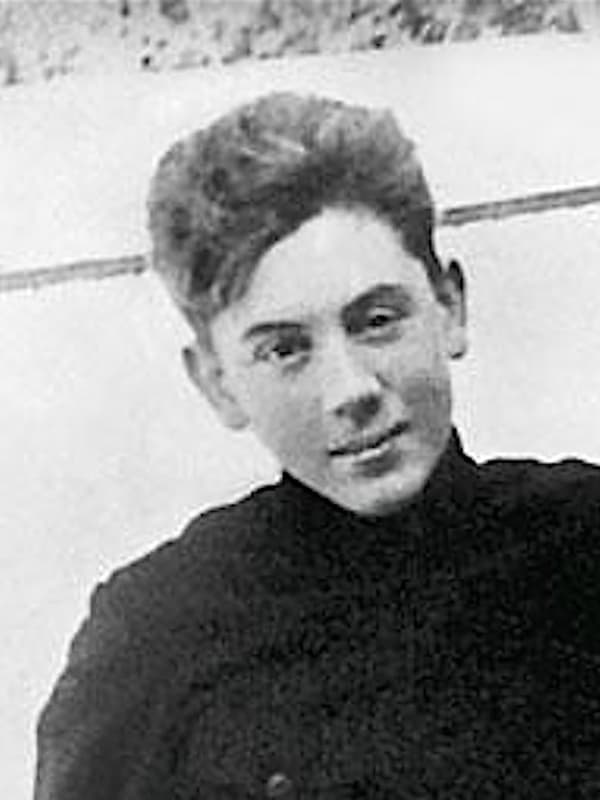 Сталин василий иосифович фото в молодости