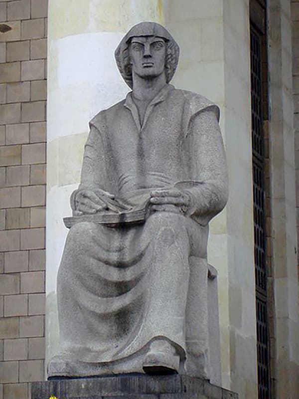Памятник Николаю Копернику  в Варшаве