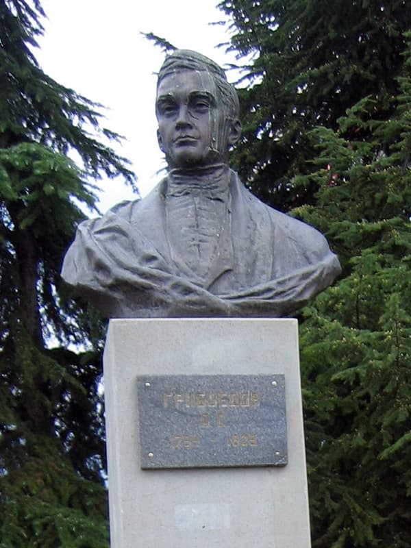 Памятник Александру Грибоедову в Алуште