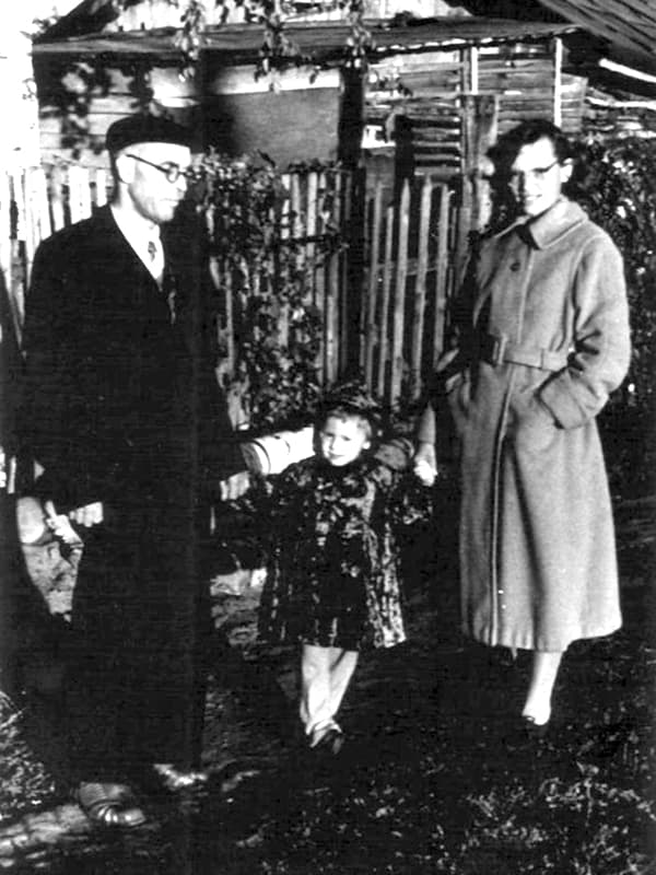 Борис Житков с семьей