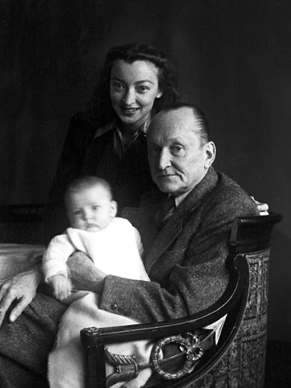 Александр Вертинский с женой Лидией Вертинской и дочерью Марианной