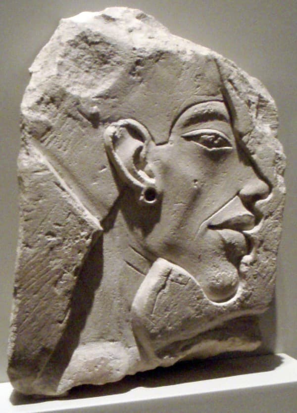 Барельеф с изображением Эхнатона