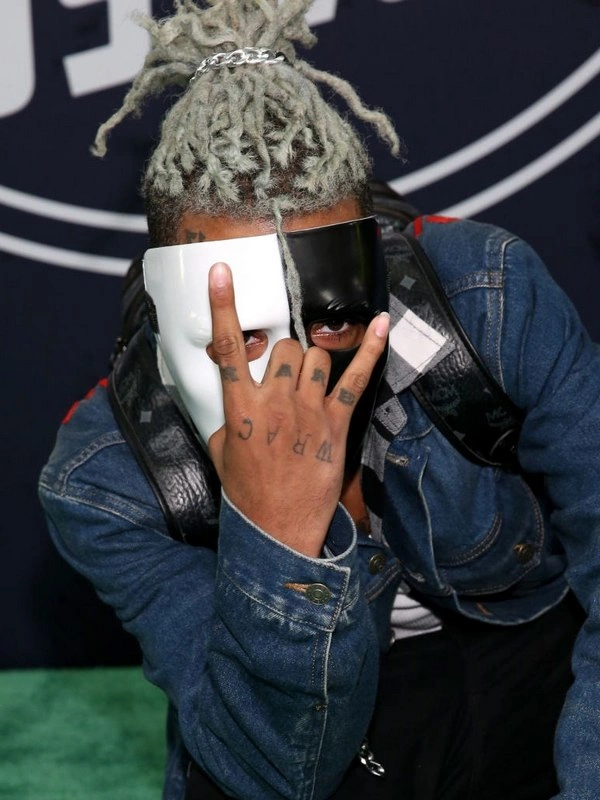 XXXTentacion в маске