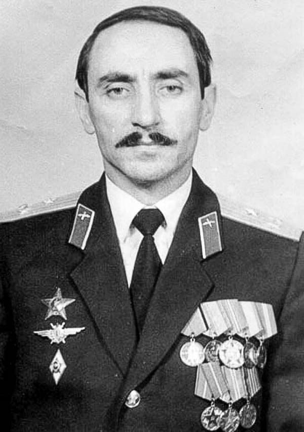 Джохар Дудаев в военной форме