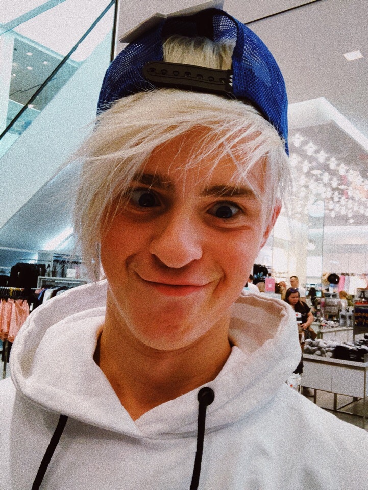 Никита Златоуст фото 12 из 16 в галерее на - 24СМИ