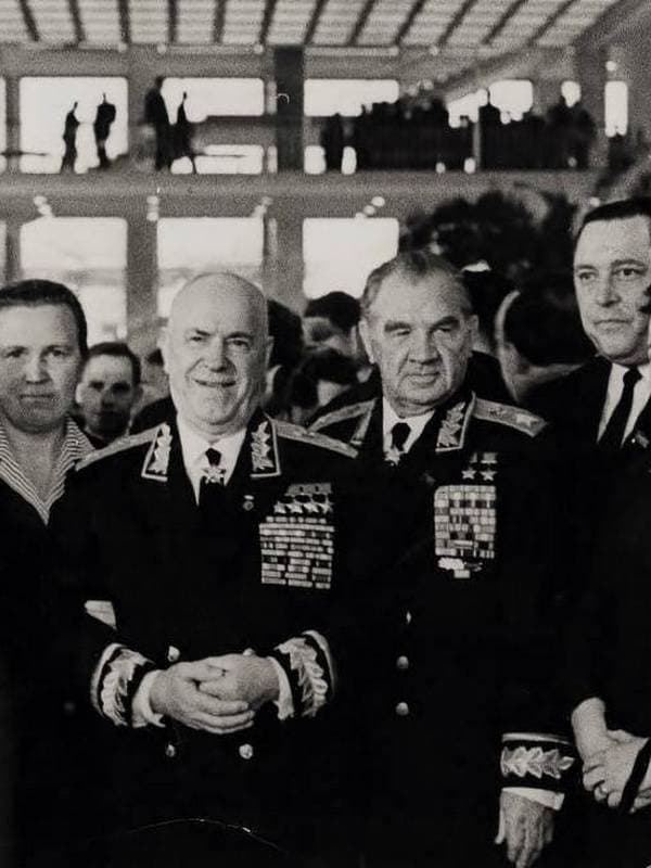 Маршалы Советского Союза Георгий Жуков и Василий Чуйков