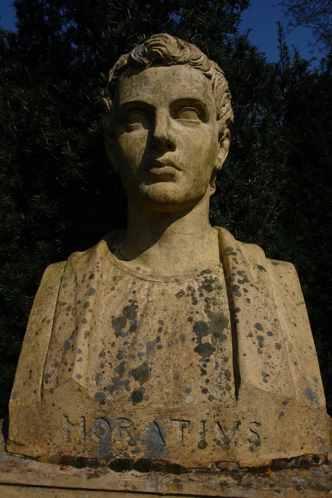 Памятник Горацию