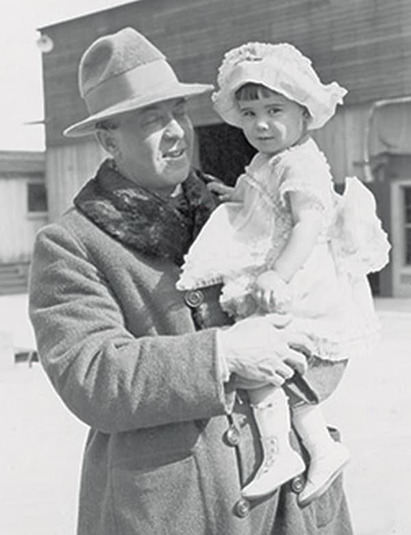 Эдгар Берроуз с ребенком