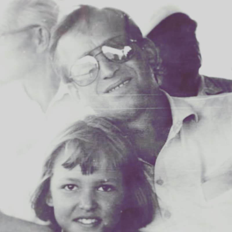 Ирина Дубцова в детстве с отцом