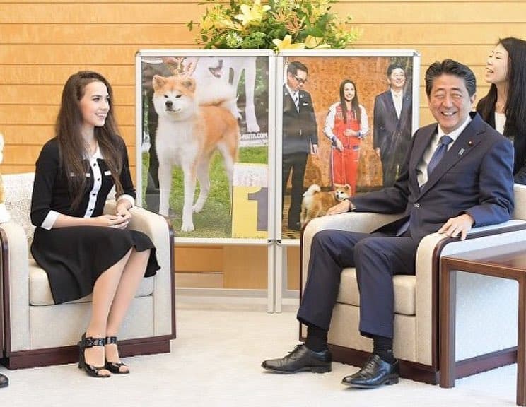 Алина Загитова и министр Японии Синдзо Абэ