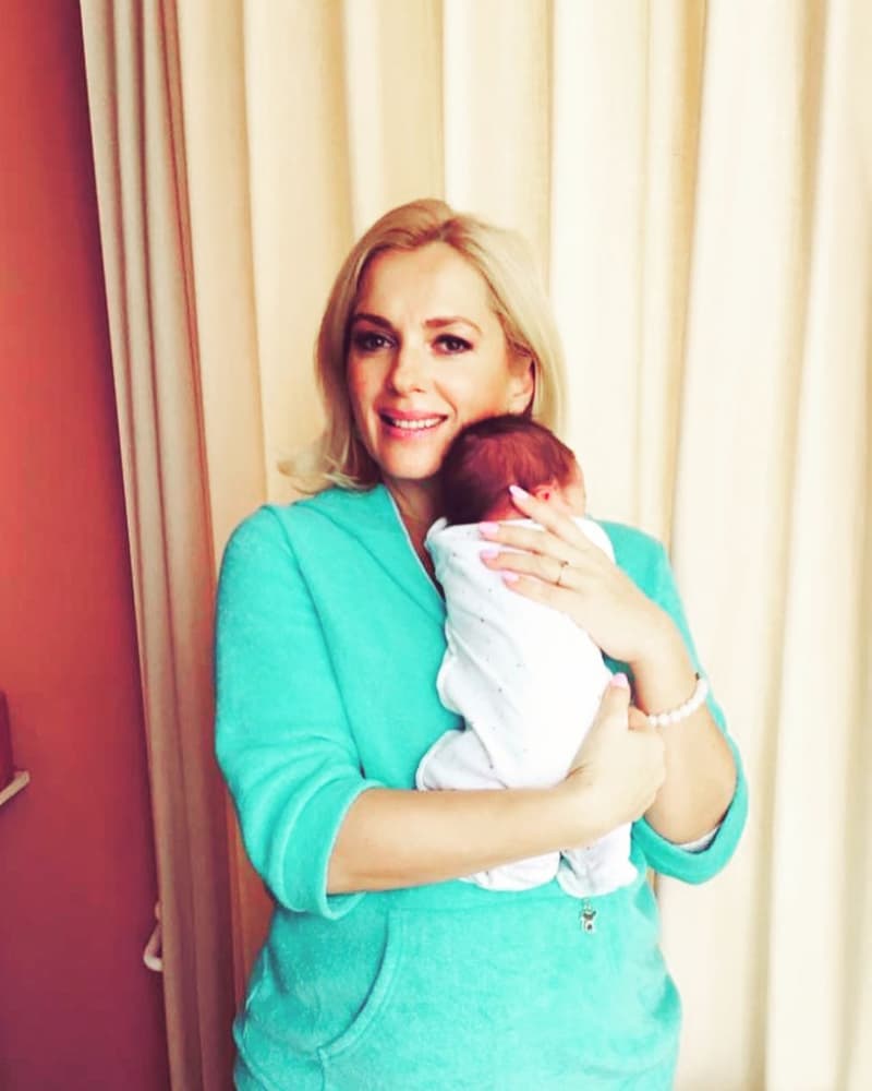 Мария Порошина с новорожденным сыном в 2019 году