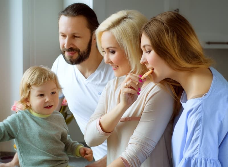 Василиса Володина с мужем и детьми