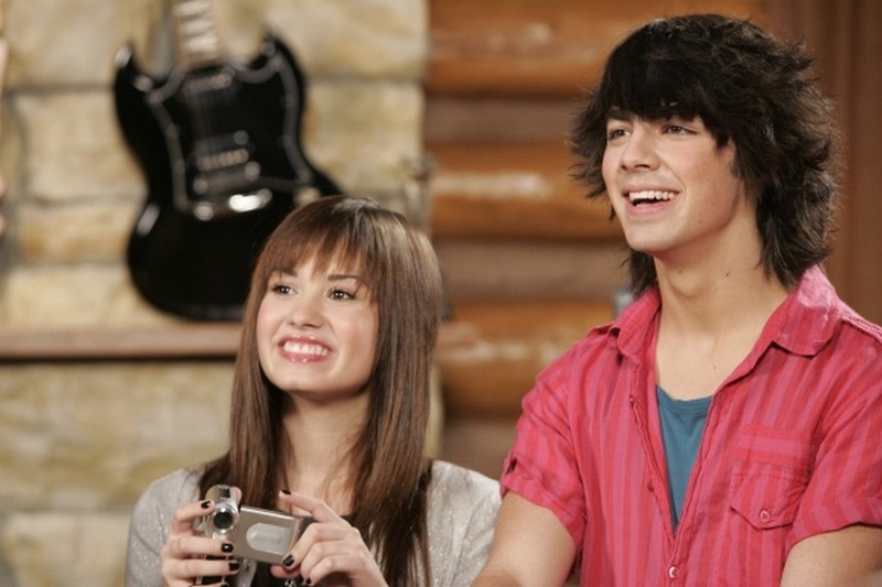 Деми Ловато и Джо Джонас в фильме «Camp Rock: Музыкальные каникулы»