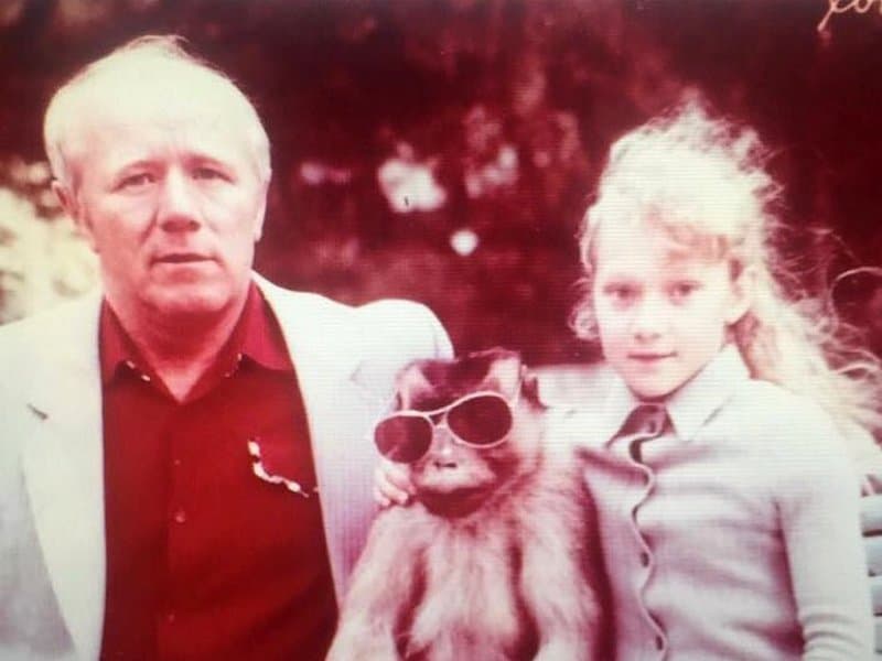 Ольга Зайцева в детстве с отцом