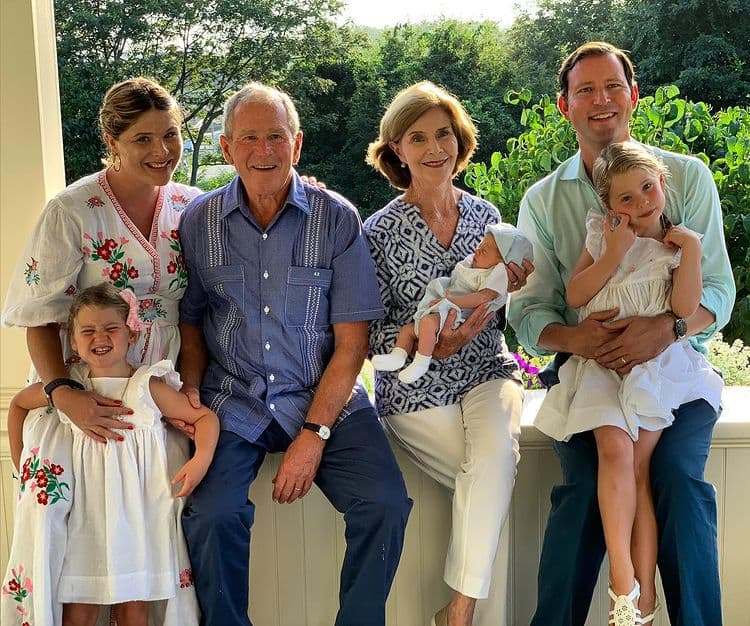 Джордж Буш — младший с семьей