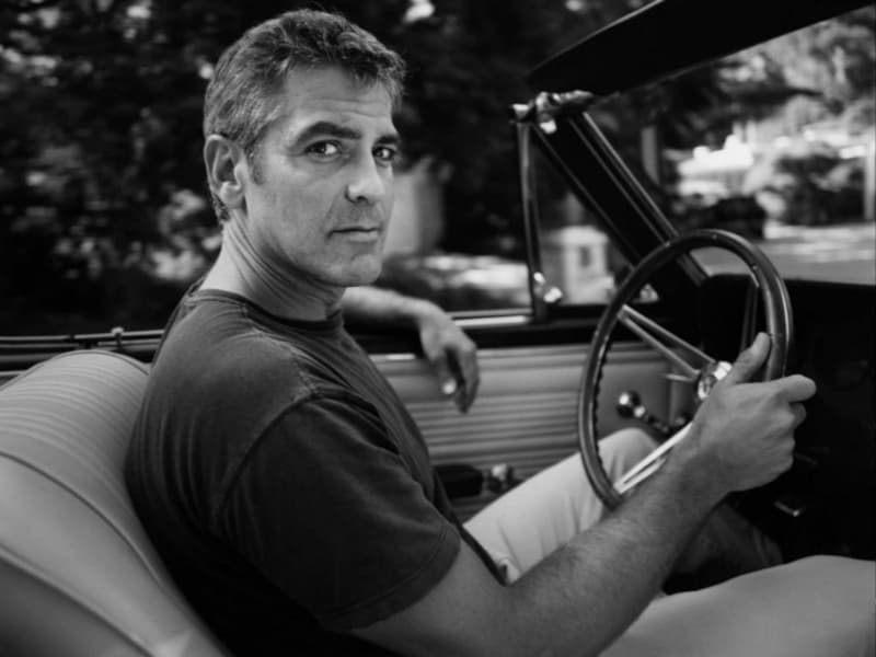 Джордж Клуни за рулем