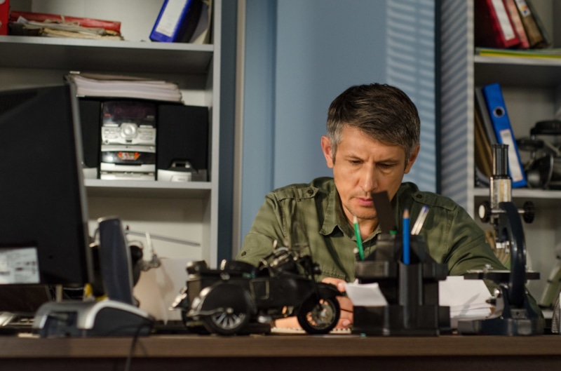 Денис Бургазлиев в образе Хайдарова в сериале «Ищейка»