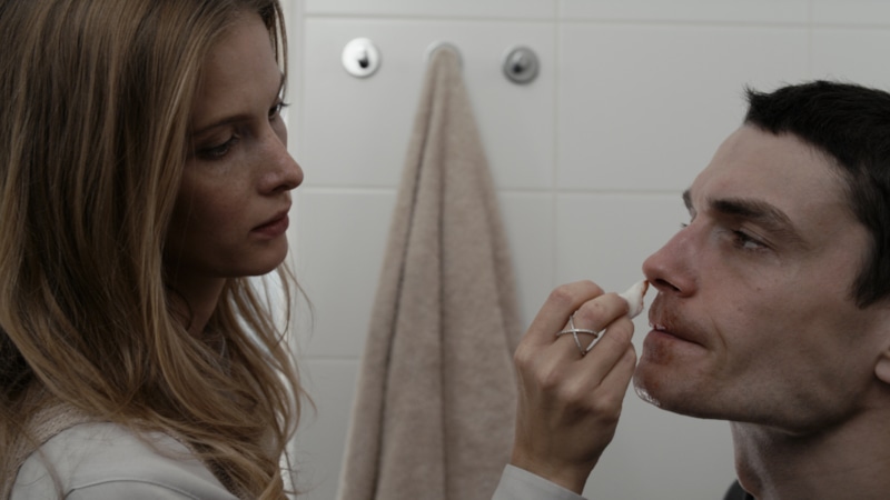 Даша (Светлана Иванова) и Артем (Максим Матвеев) в сериале «Триггер»