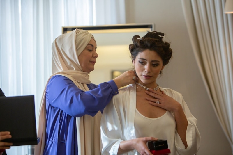 Пембе (Сибель Ташчиоглу) и Дога (Сыла Тюркоглу) в сериале «Клюквенный щербет»