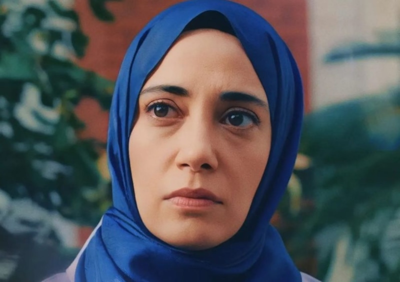 Джерен Каракоч в образе Нурсемы в сериале «Клюквенный щербет»