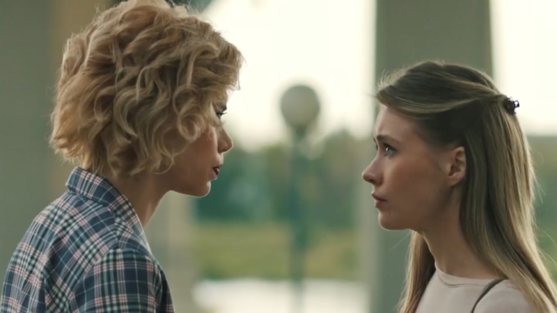 Элла (Мария Ремер) и Галка (Ксения Гусева)